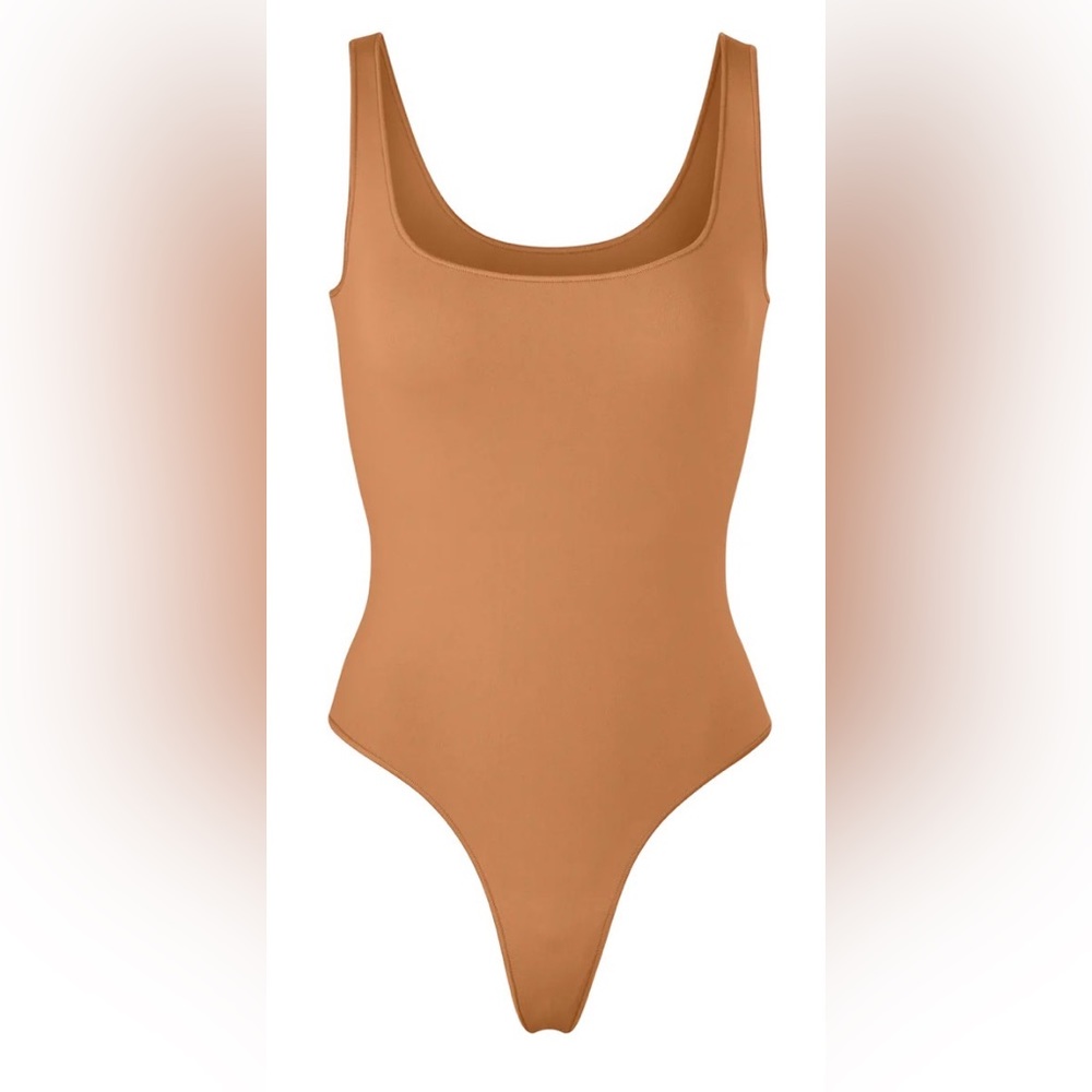 Skims Essential Scoopneck Bodysuit - camel (S/M)